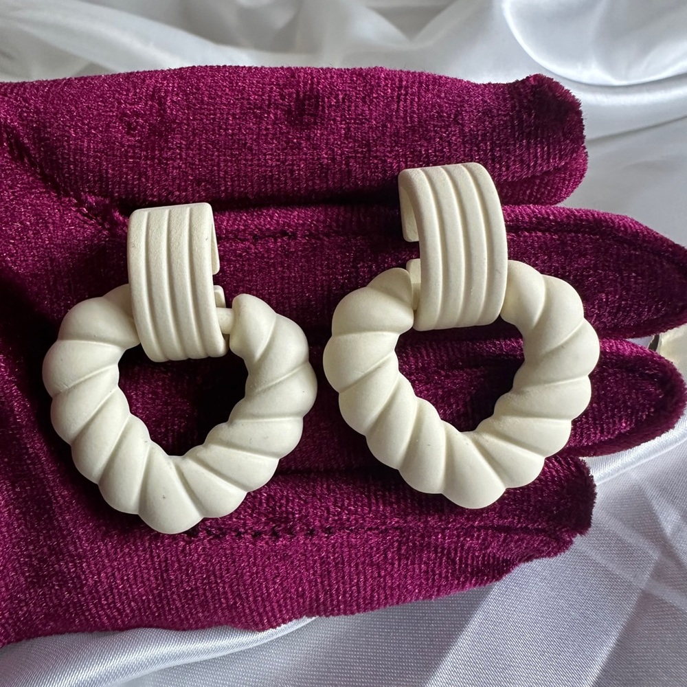 Bohemian style Cream Twisted Hoop Earrings - Picture 3 of 9